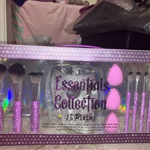 BNIB essentials collection 13 pc Halloween makeup brushes set